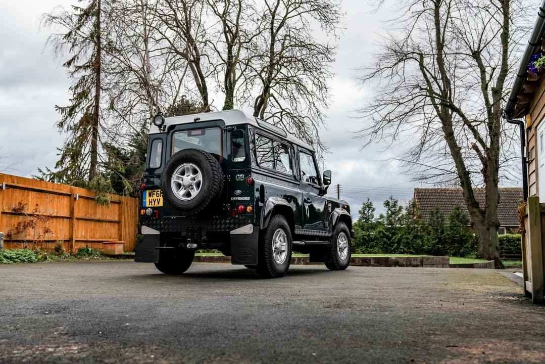 2011 Land Rover Defender 90 - Image 21 of 31