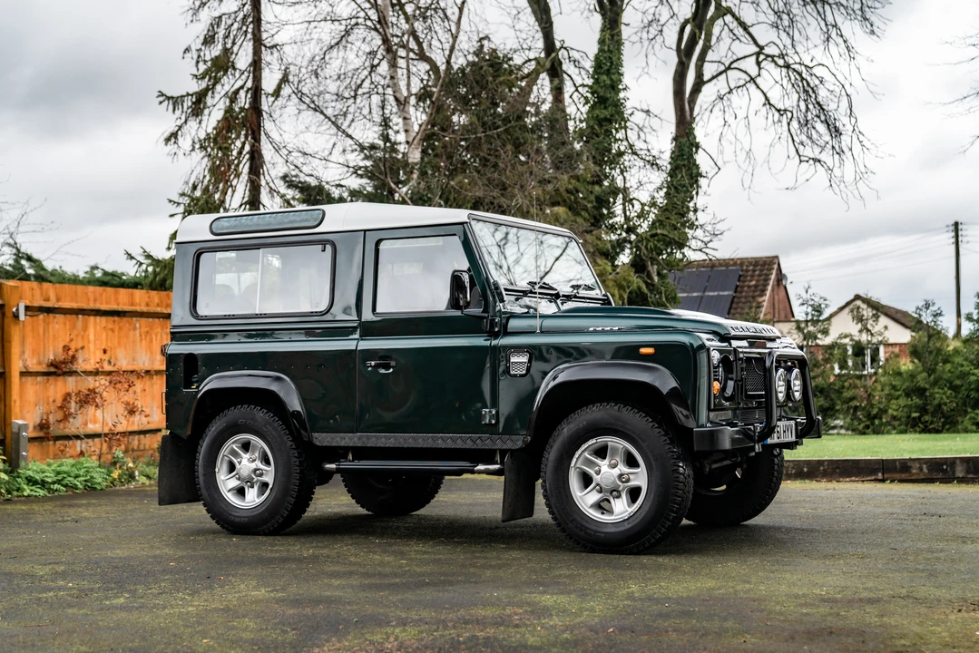 2011 Land Rover Defender 90 - Image 4 of 31