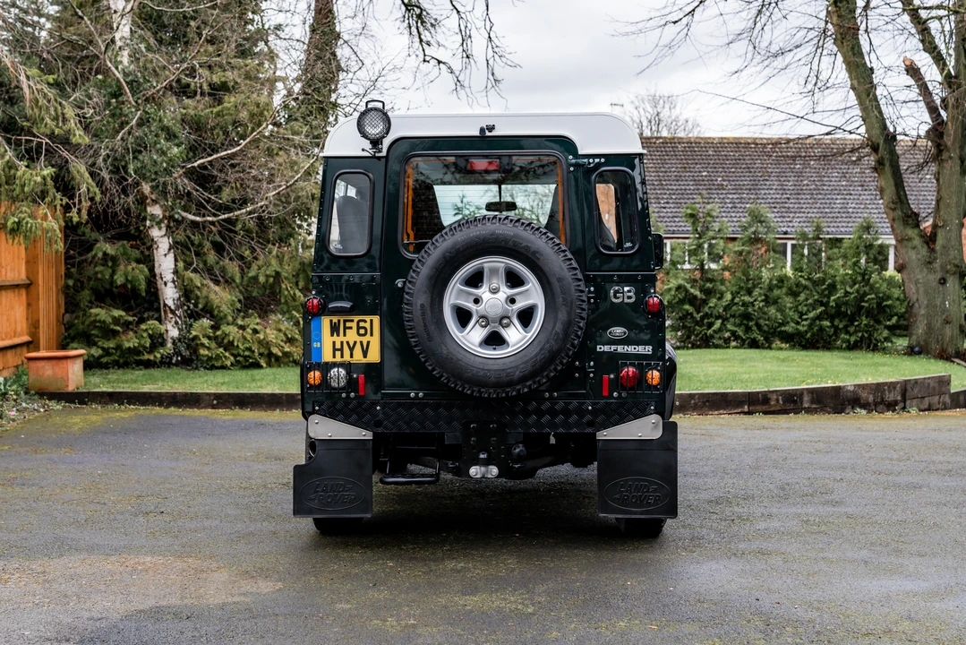 2011 Land Rover Defender 90 - Image 14 of 31