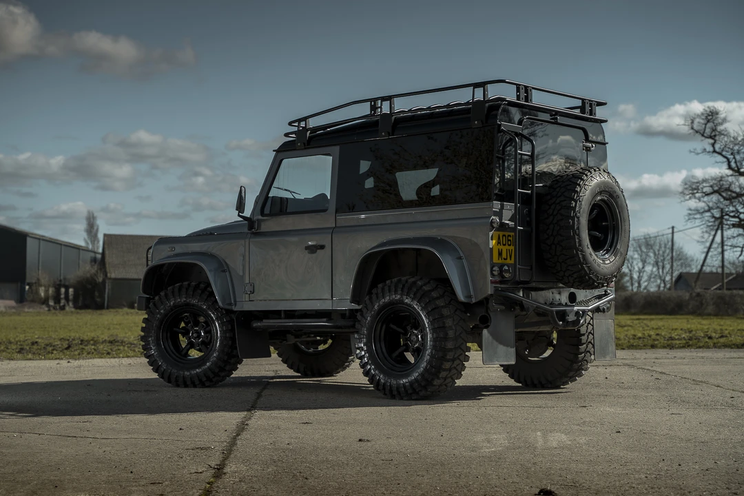 2011 Land Rover Defender 90 - Image 15 of 31