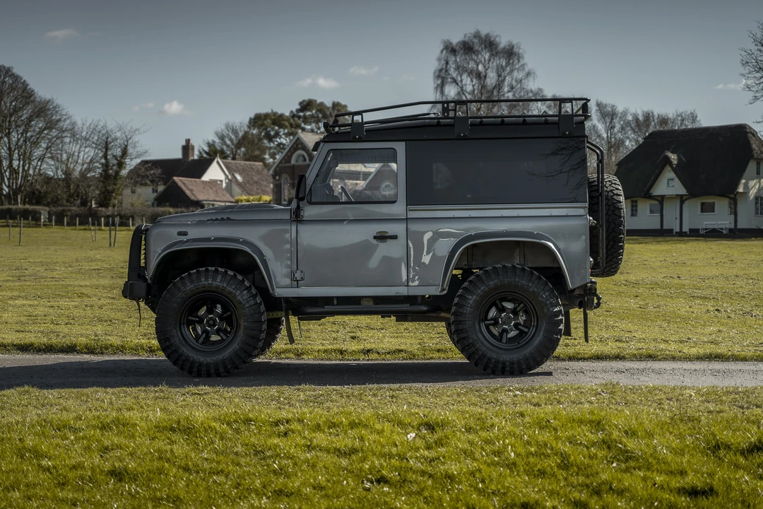 2011 Land Rover Defender 90 - Image 9 of 31