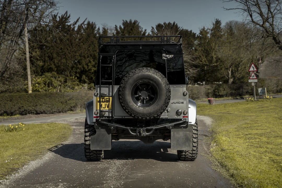 2011 Land Rover Defender 90 - Image 14 of 31
