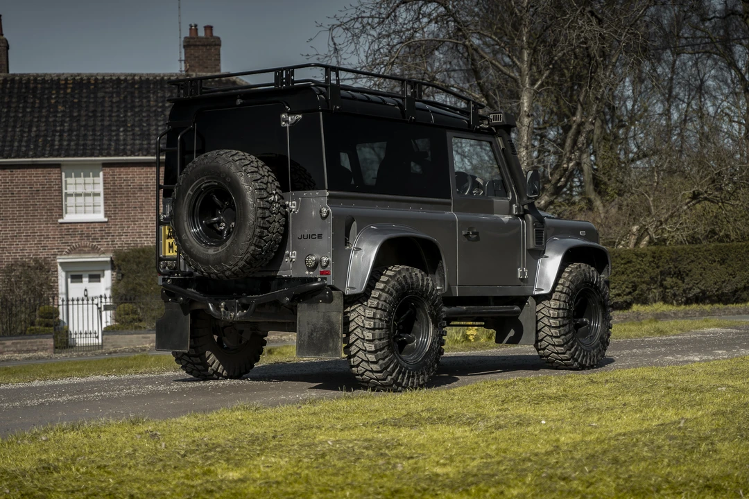 2011 Land Rover Defender 90 - Image 6 of 31