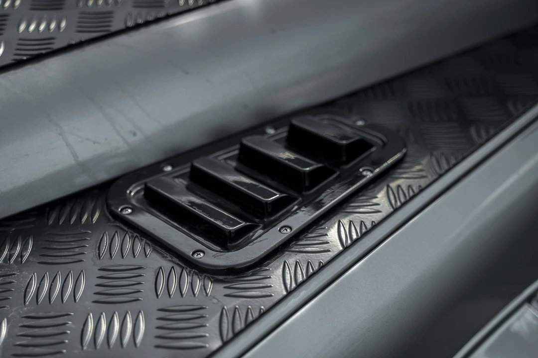 2011 Land Rover Defender 90 - Image 29 of 31