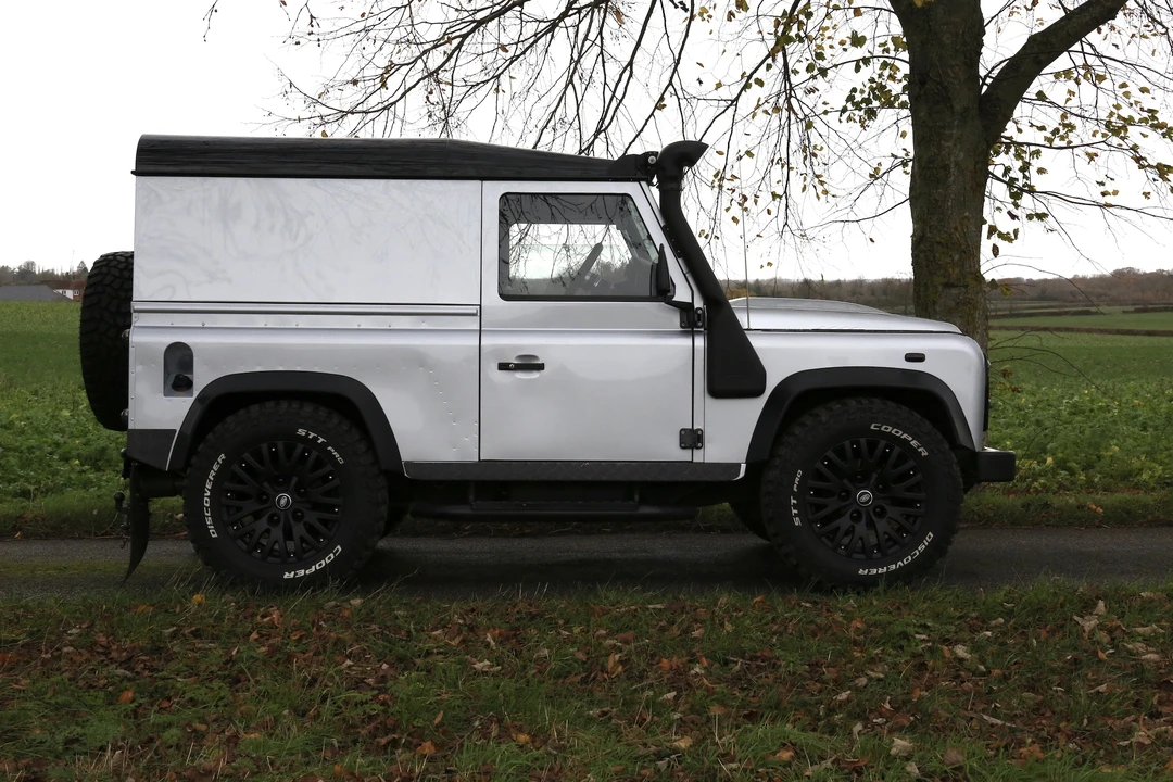 2011 Land Rover Defender 90 - Image 22 of 31