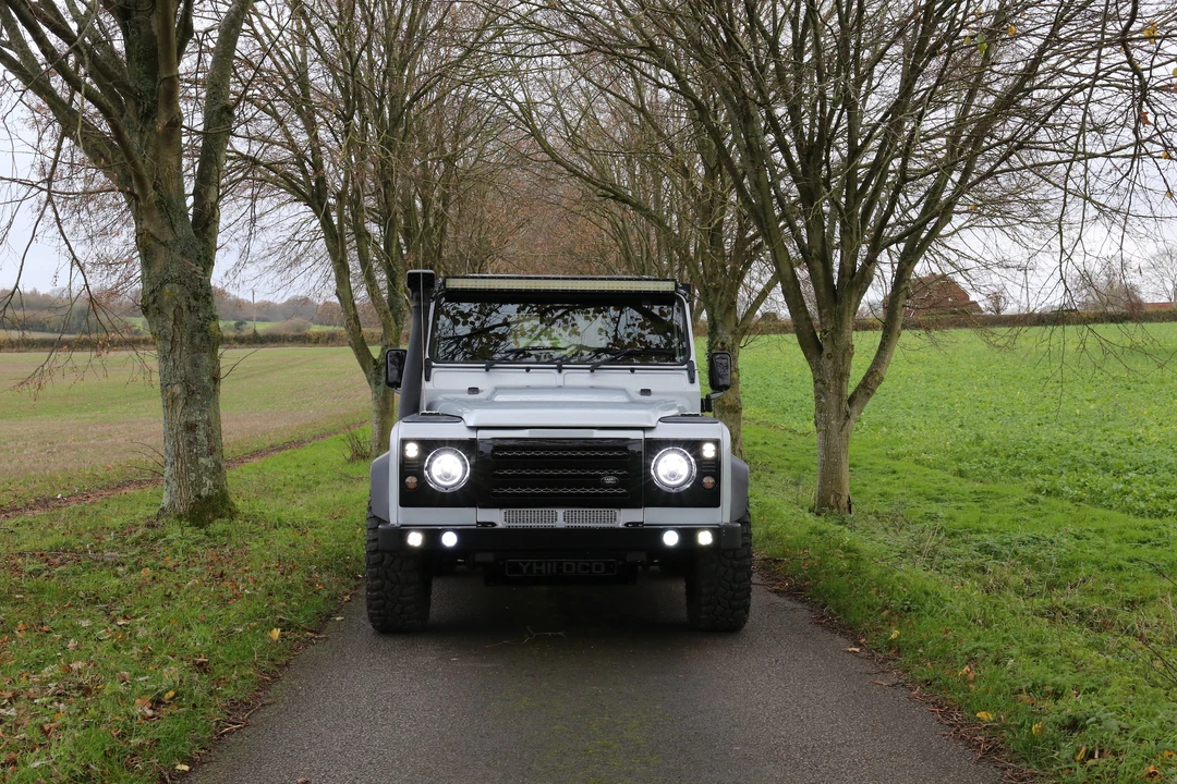 2011 Land Rover Defender 90 - Image 23 of 31