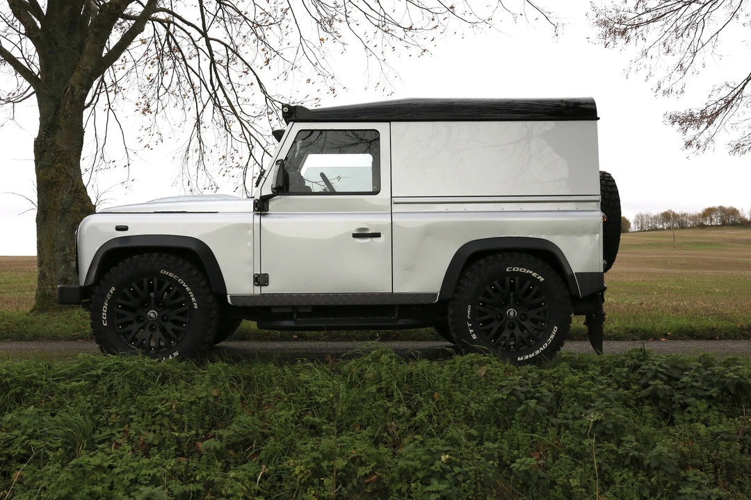 2011 Land Rover Defender 90 - Image 24 of 31