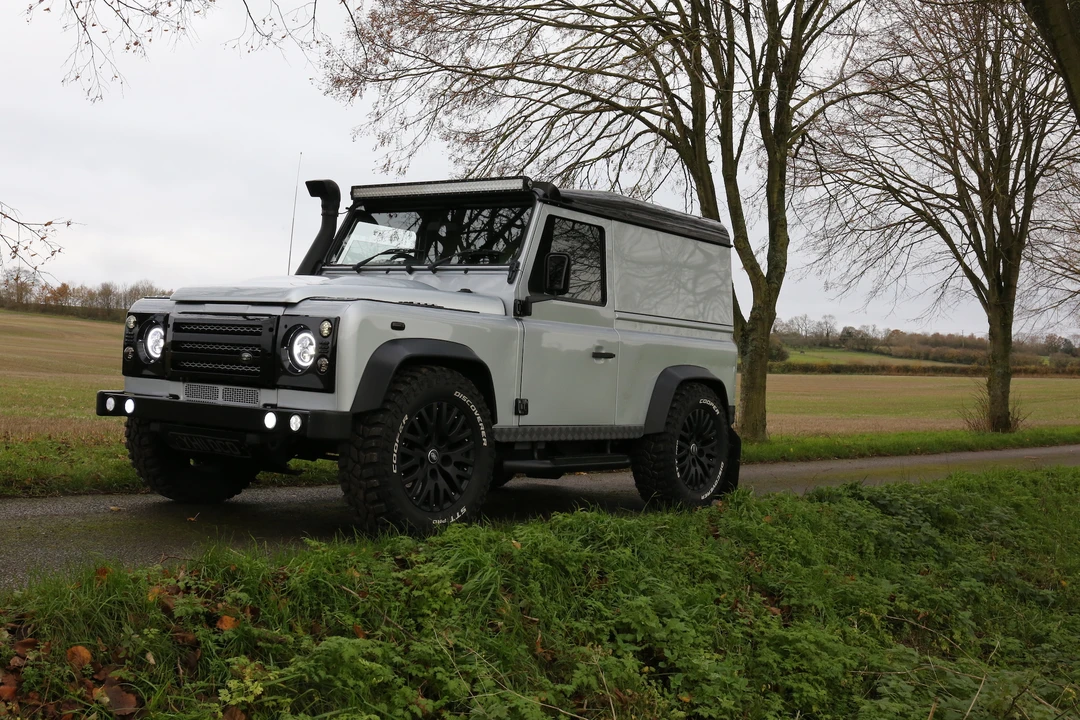 2011 Land Rover Defender 90 - Image 18 of 31