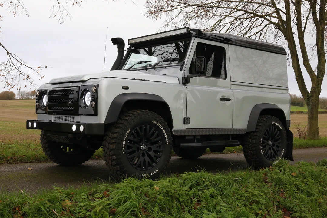 2011 Land Rover Defender 90 - Image 19 of 31