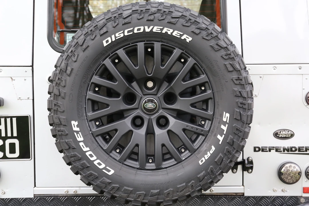 2011 Land Rover Defender 90 - Image 26 of 31