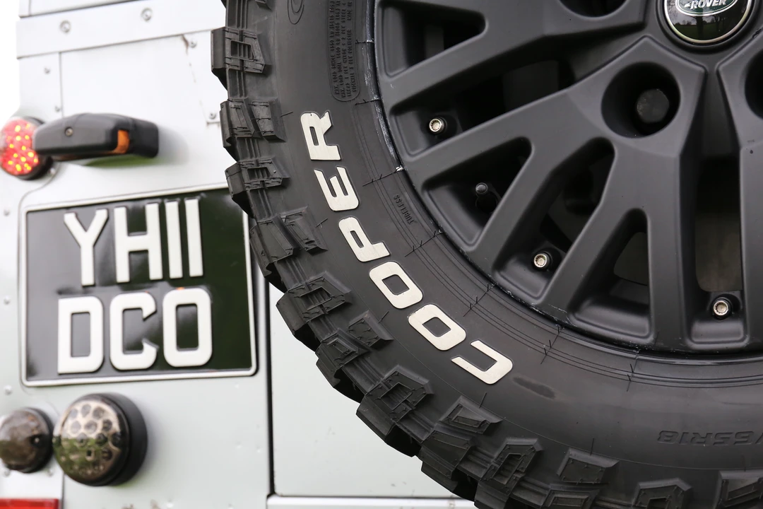 2011 Land Rover Defender 90 - Image 28 of 31