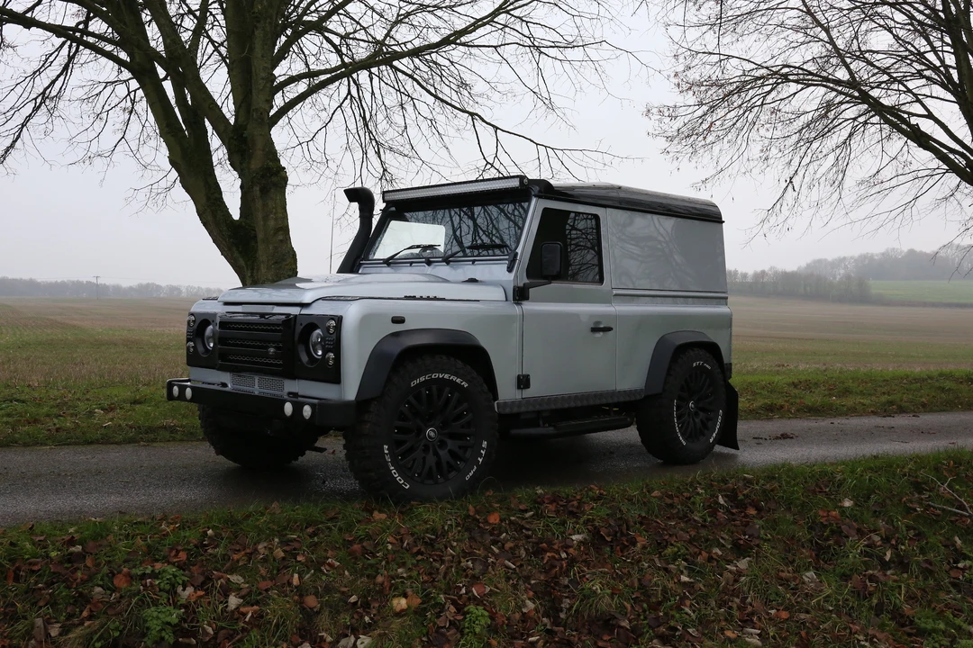 2011 Land Rover Defender 90 - Image 3 of 31