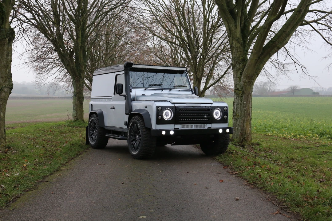 2011 Land Rover Defender 90 - Image 4 of 31