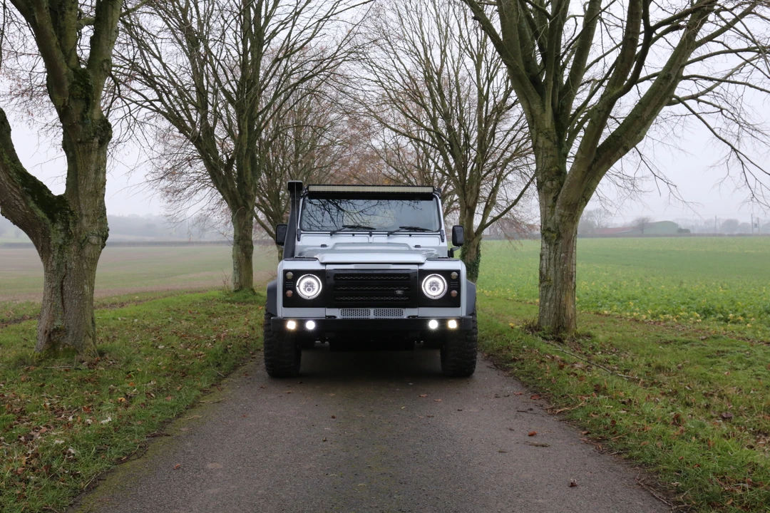2011 Land Rover Defender 90 - Image 6 of 31