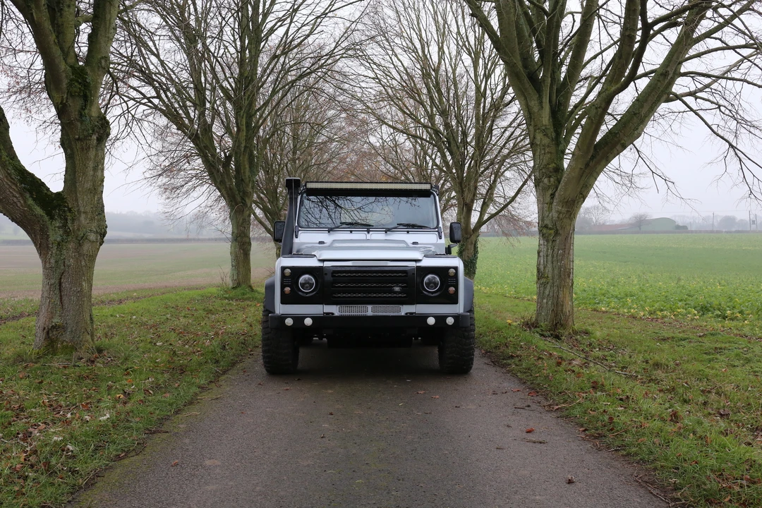 2011 Land Rover Defender 90 - Image 7 of 31
