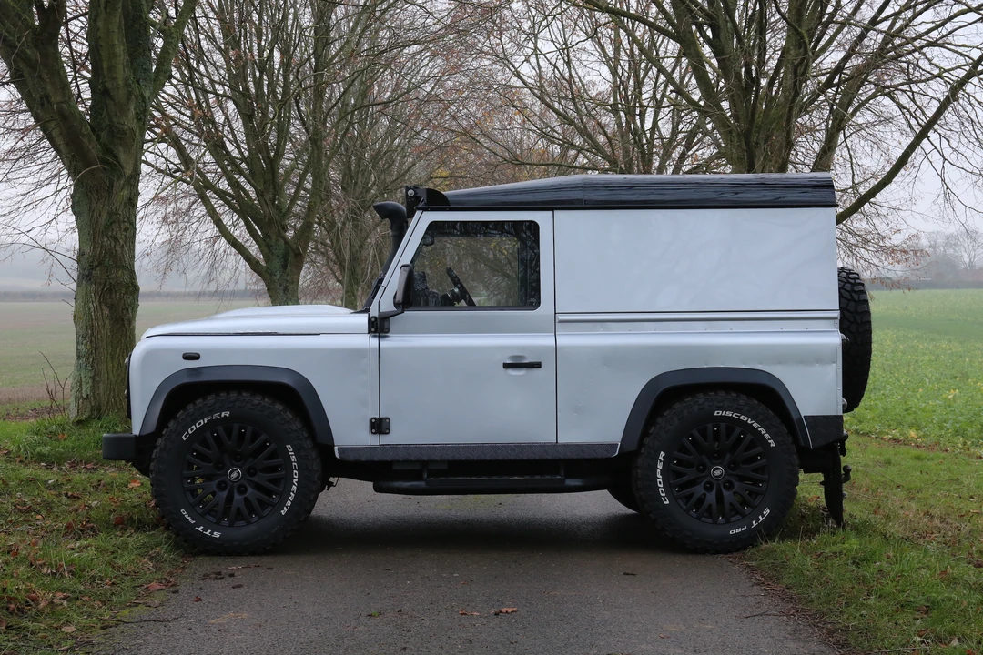 2011 Land Rover Defender 90 - Image 10 of 31