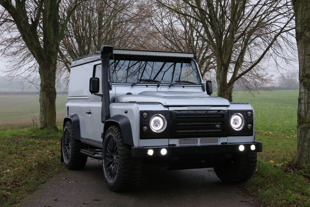 2011 Land Rover Defender 90 - Image 12 of 31