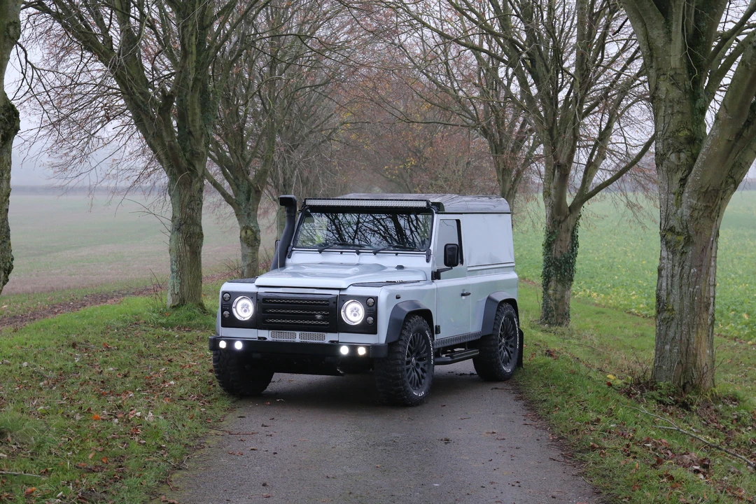 2011 Land Rover Defender 90 - Image 14 of 31