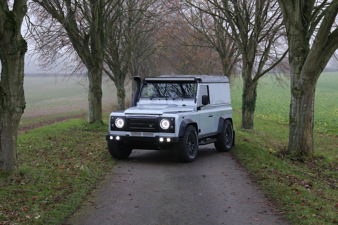 2011 Land Rover Defender 90 - Image 15 of 31