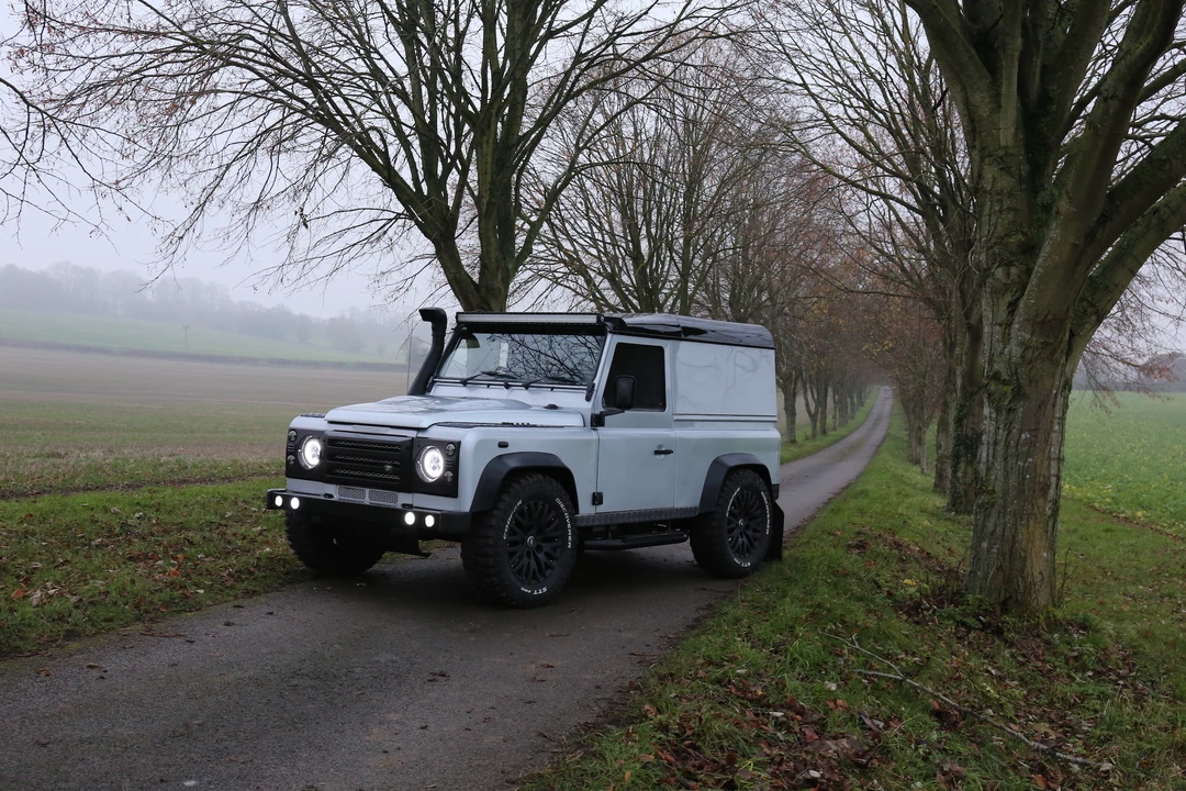 2011 Land Rover Defender 90 - Image 16 of 31