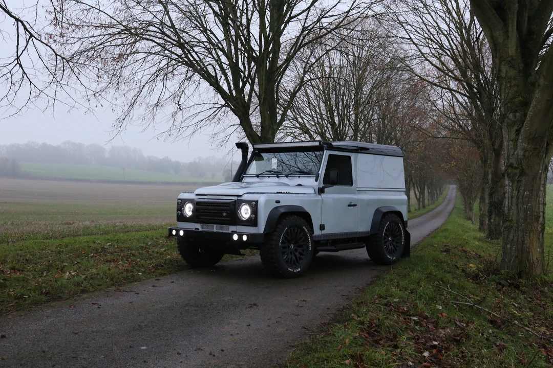 2011 Land Rover Defender 90 - Image 17 of 31
