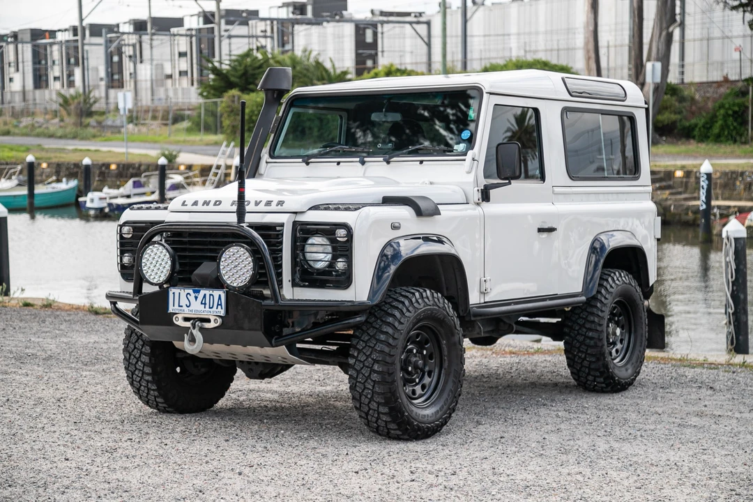 2011 Land Rover Defender 90 - Image 2 of 31