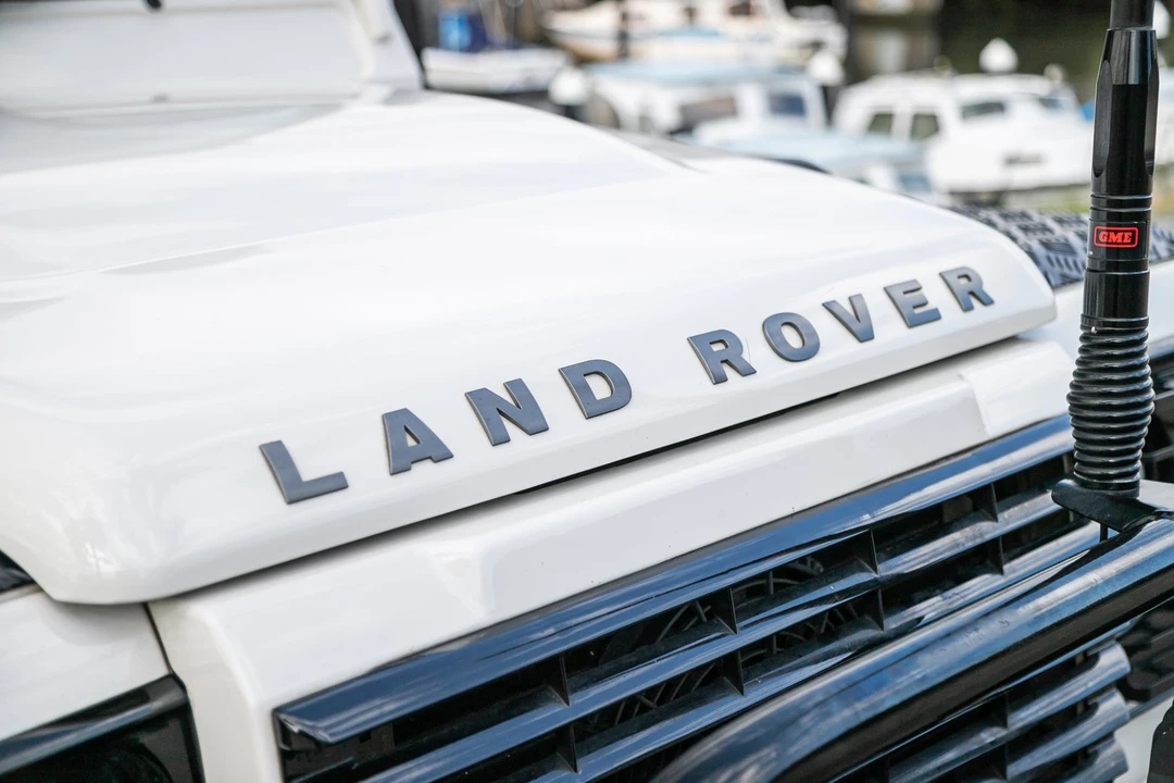 2011 Land Rover Defender 90 - Image 12 of 31
