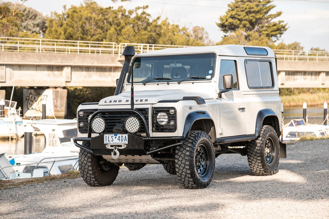 2011 Land Rover Defender 90 - Image 11 of 31