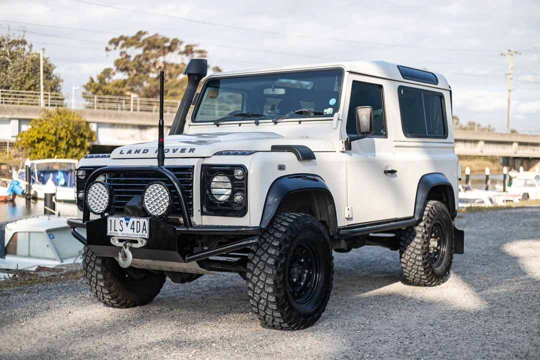 2011 Land Rover Defender 90 - Image 3 of 31