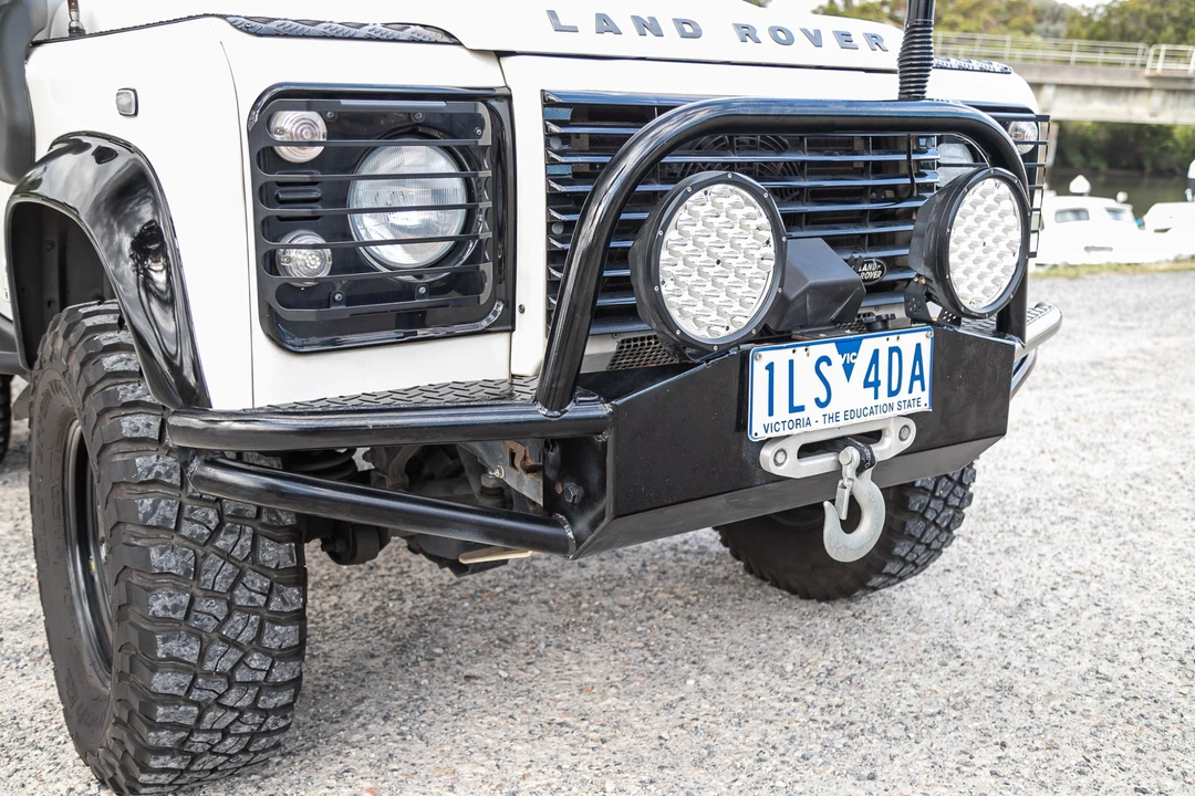2011 Land Rover Defender 90 - Image 15 of 31