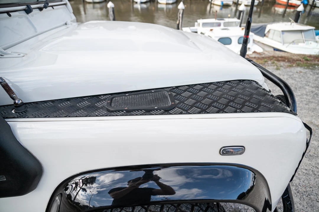 2011 Land Rover Defender 90 - Image 17 of 31