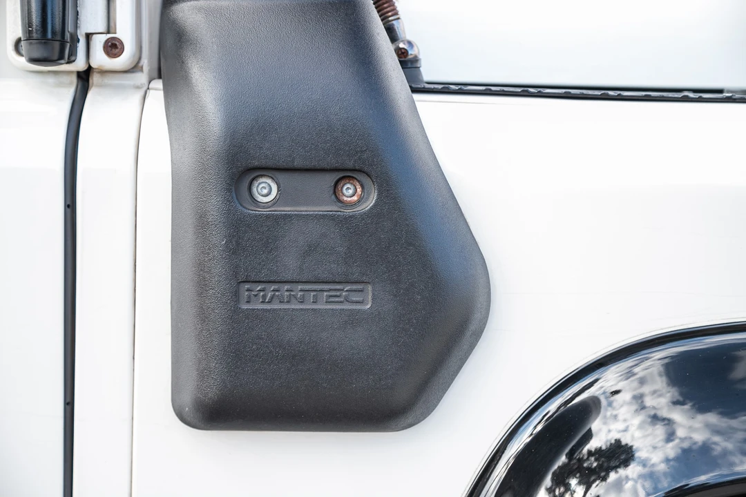 2011 Land Rover Defender 90 - Image 19 of 31