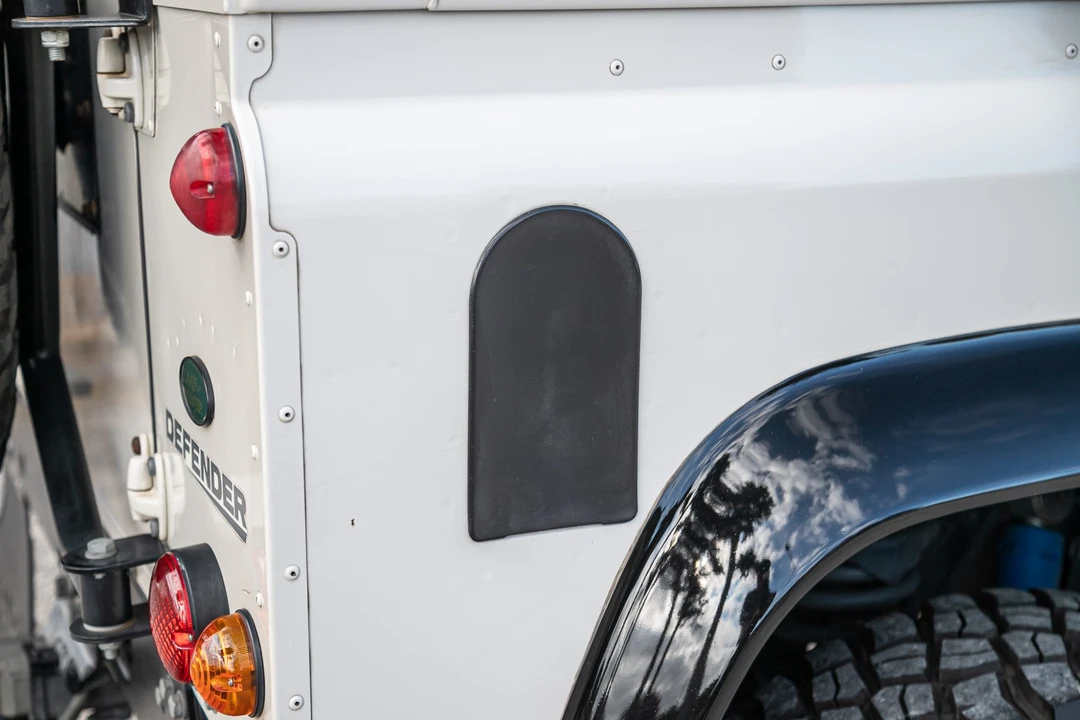 2011 Land Rover Defender 90 - Image 24 of 31