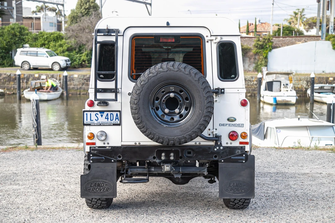 2011 Land Rover Defender 90 - Image 8 of 31