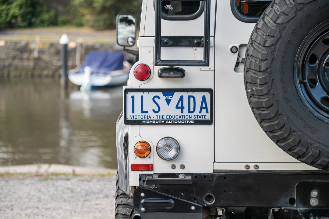 2011 Land Rover Defender 90 - Image 27 of 31