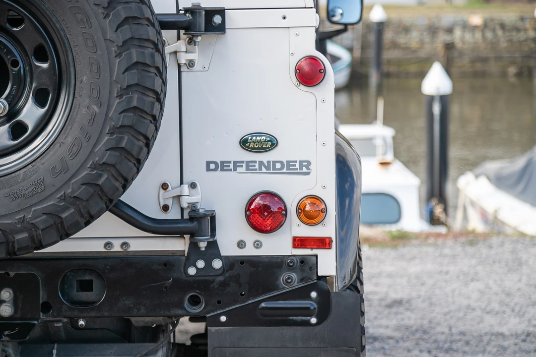 2011 Land Rover Defender 90 - Image 28 of 31