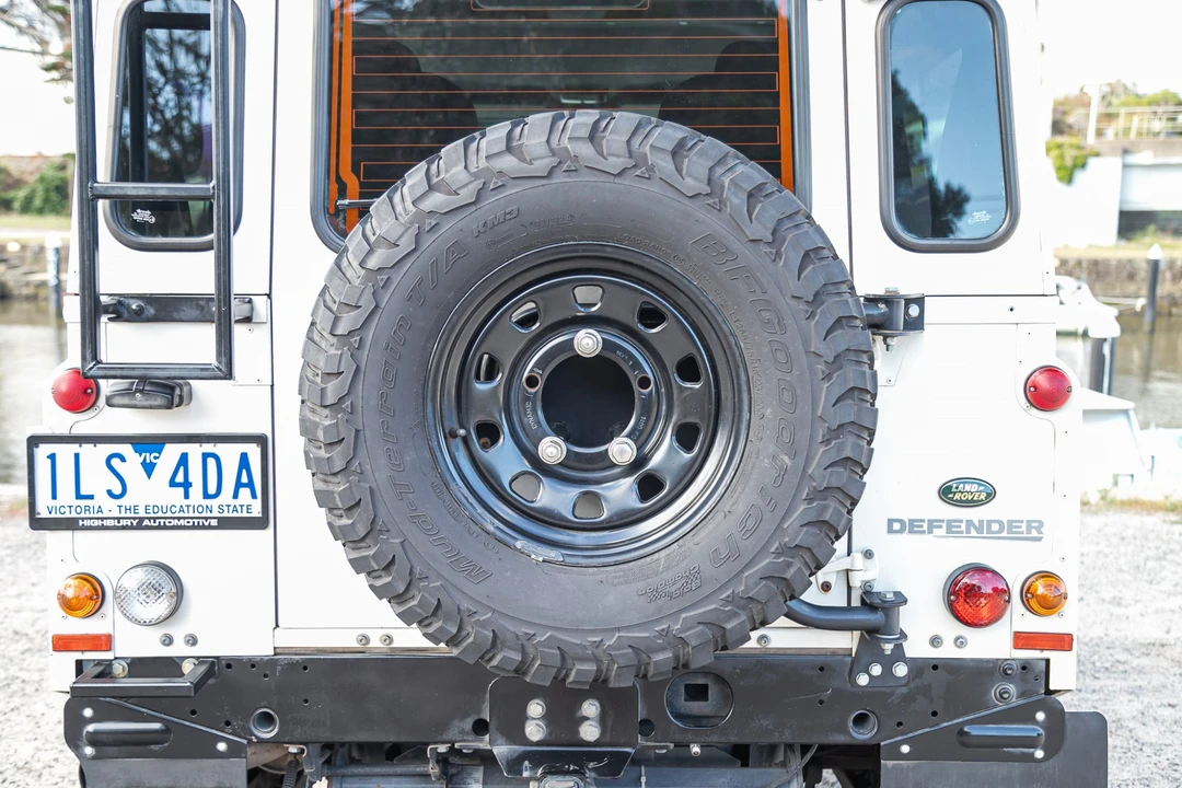 2011 Land Rover Defender 90 - Image 29 of 31