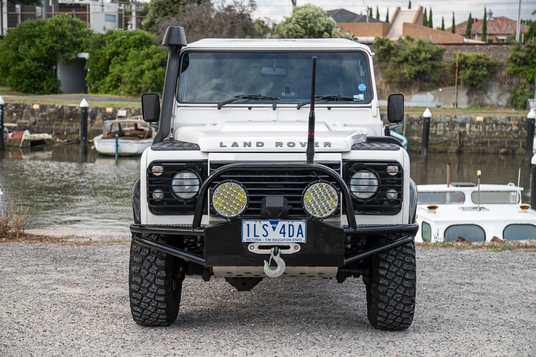 2011 Land Rover Defender 90 - Image 4 of 31
