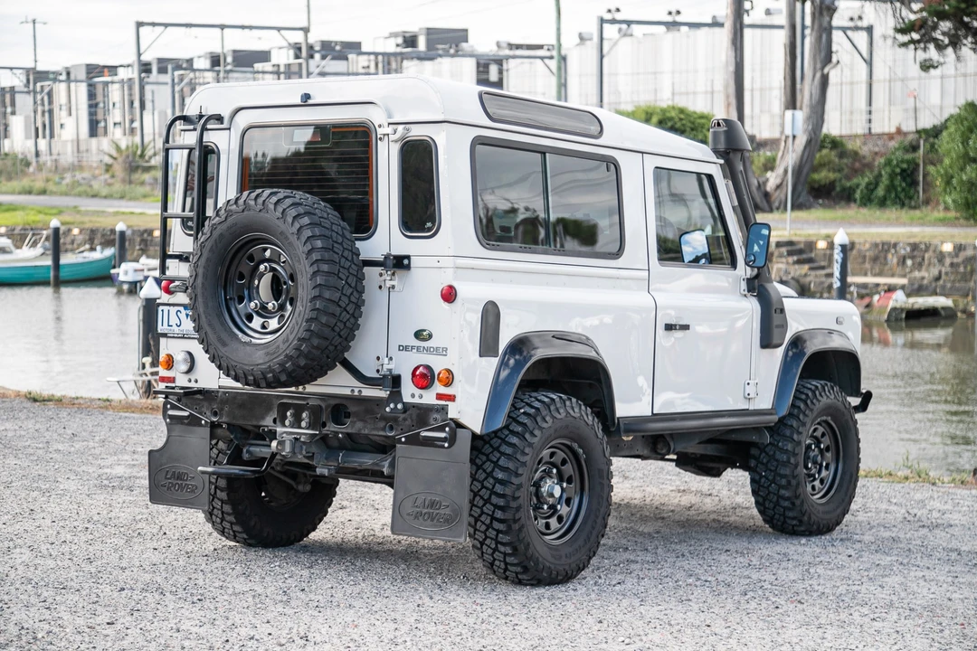 2011 Land Rover Defender 90 - Image 7 of 31
