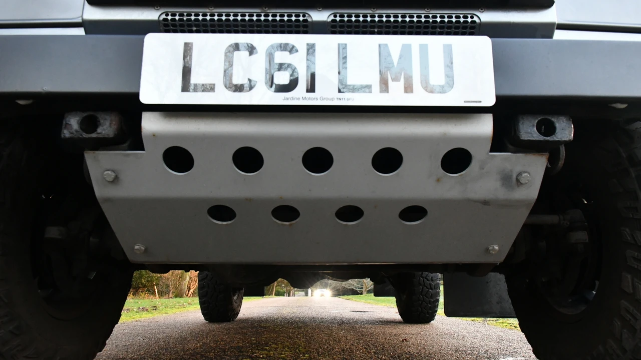 2011 Land Rover Defender 90 - Image 20 of 21
