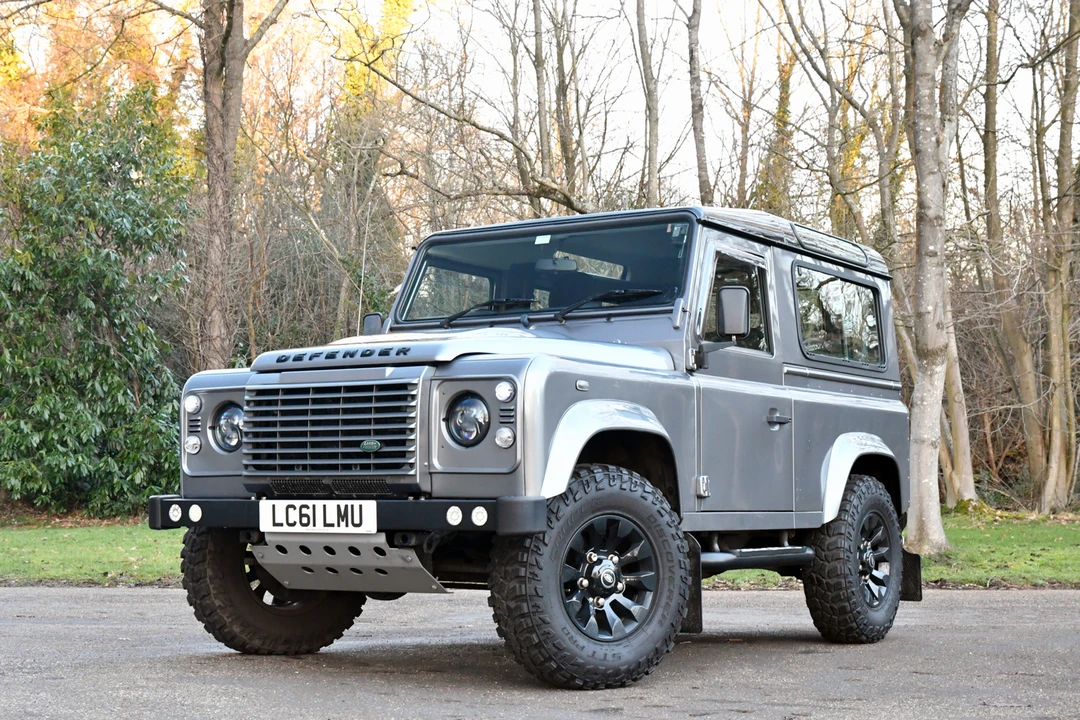 2011 Land Rover Defender 90 - Image 17 of 21