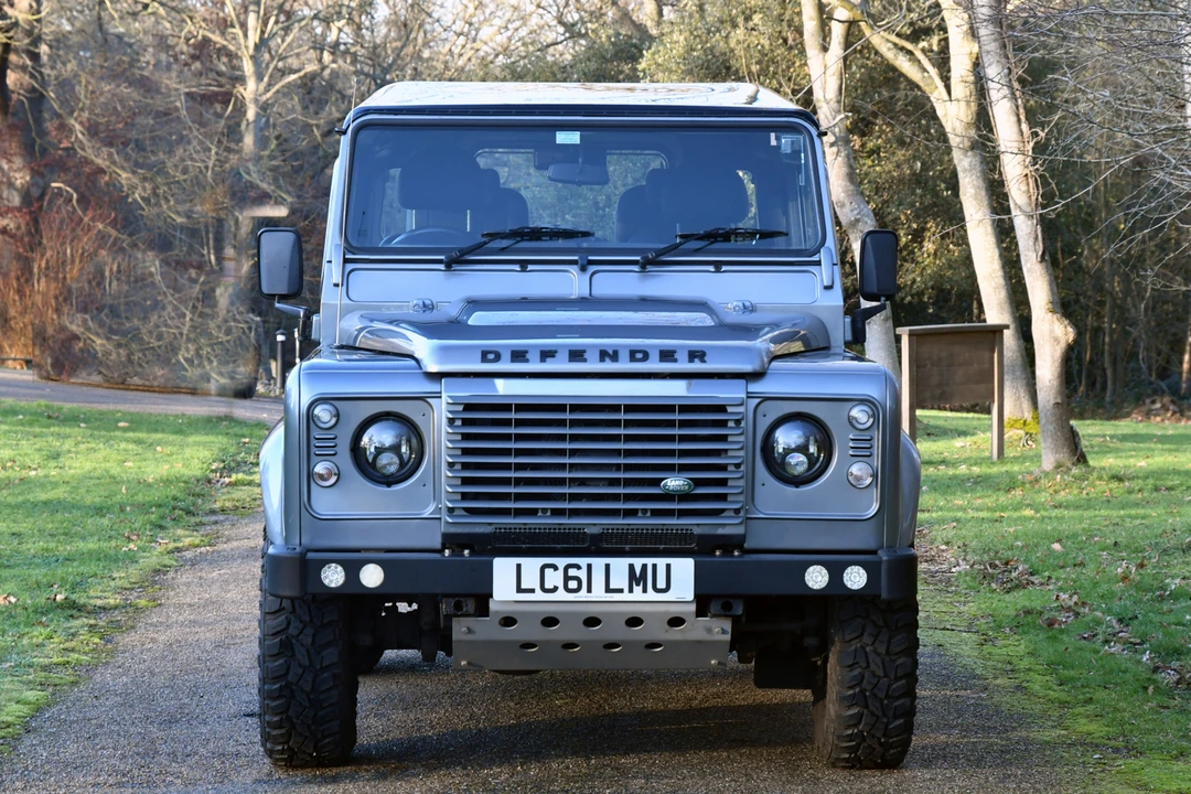 2011 Land Rover Defender 90 - Image 11 of 21