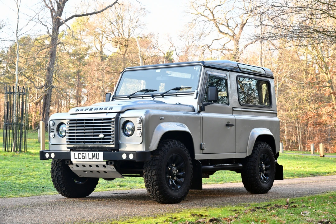 2011 Land Rover Defender 90 - Image 14 of 21