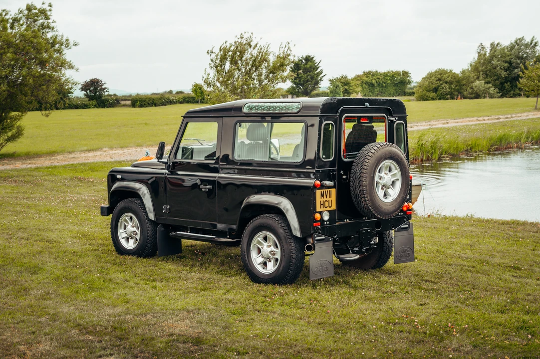 2011 Land Rover Defender 90 - Image 16 of 31