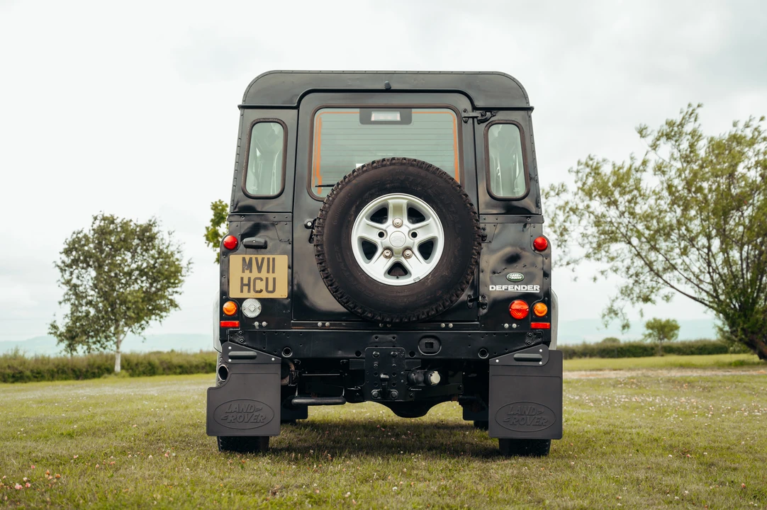 2011 Land Rover Defender 90 - Image 15 of 31