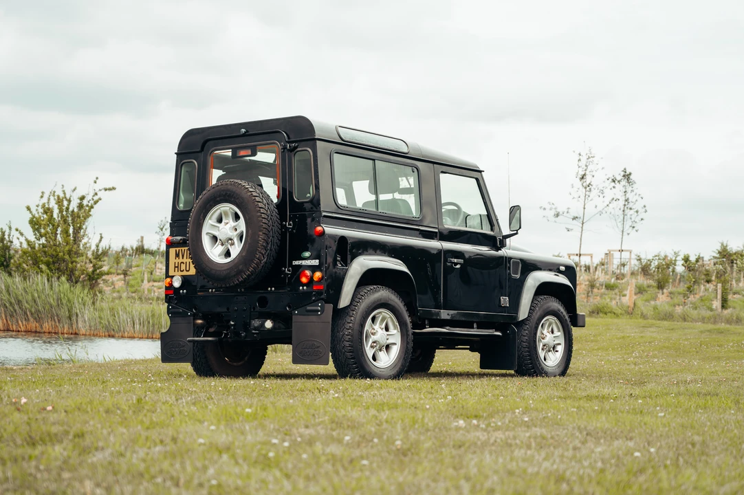 2011 Land Rover Defender 90 - Image 6 of 31