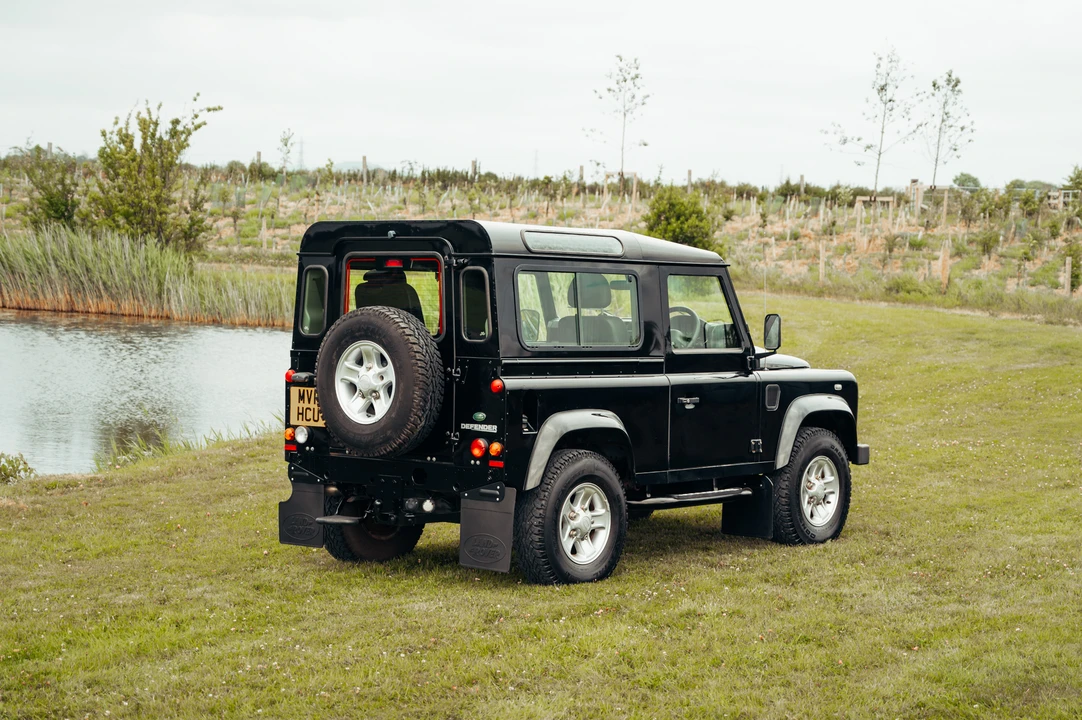 2011 Land Rover Defender 90 - Image 14 of 31