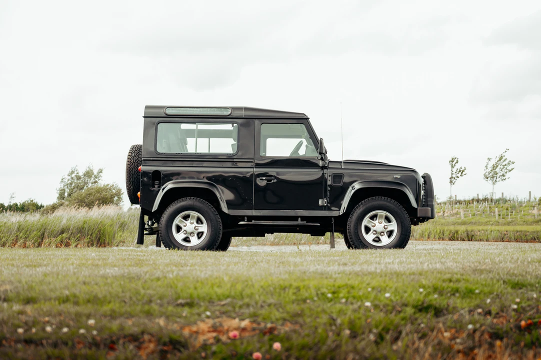 2011 Land Rover Defender 90 - Image 13 of 31