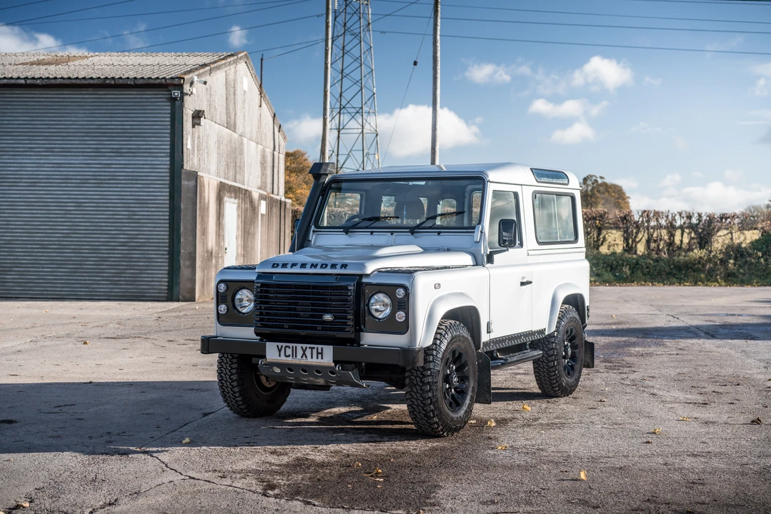 2011 Land Rover Defender 90 - Image 10 of 31