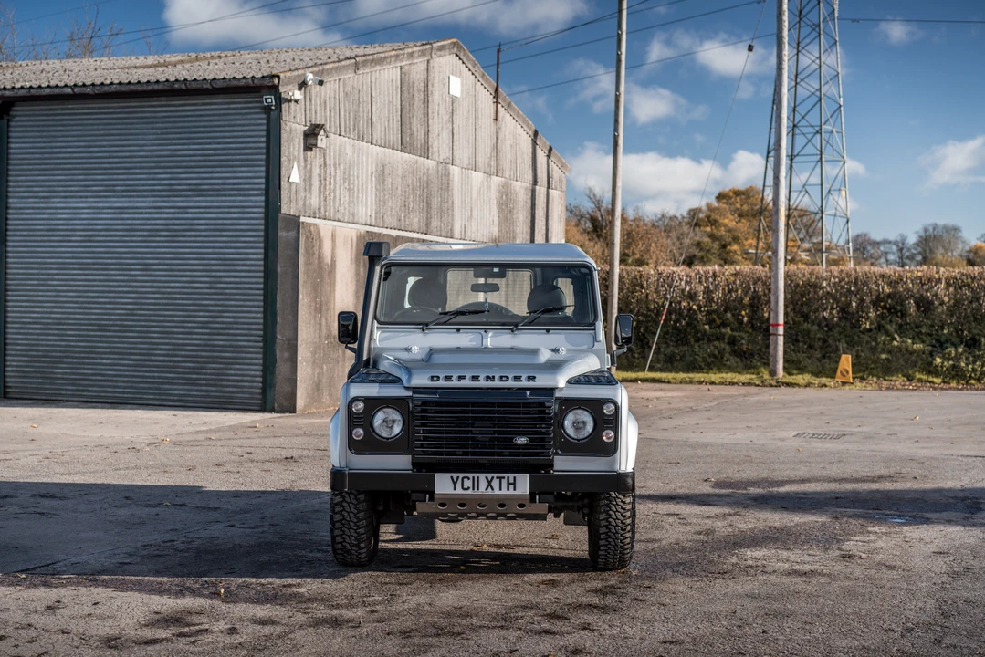 2011 Land Rover Defender 90 - Image 14 of 31